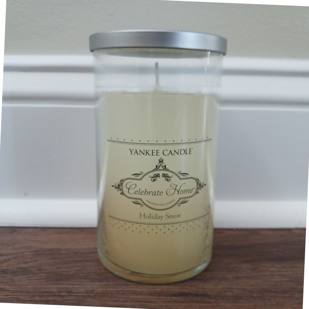 Yankee Candle Celebrate Home Holiday Snow 12 oz Single Wick Glass Jar Candle